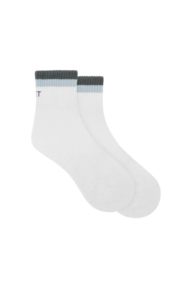 SA 24 ACC035 SETPILATESSHORTYSOCK SLATE FROST Front 0005 1